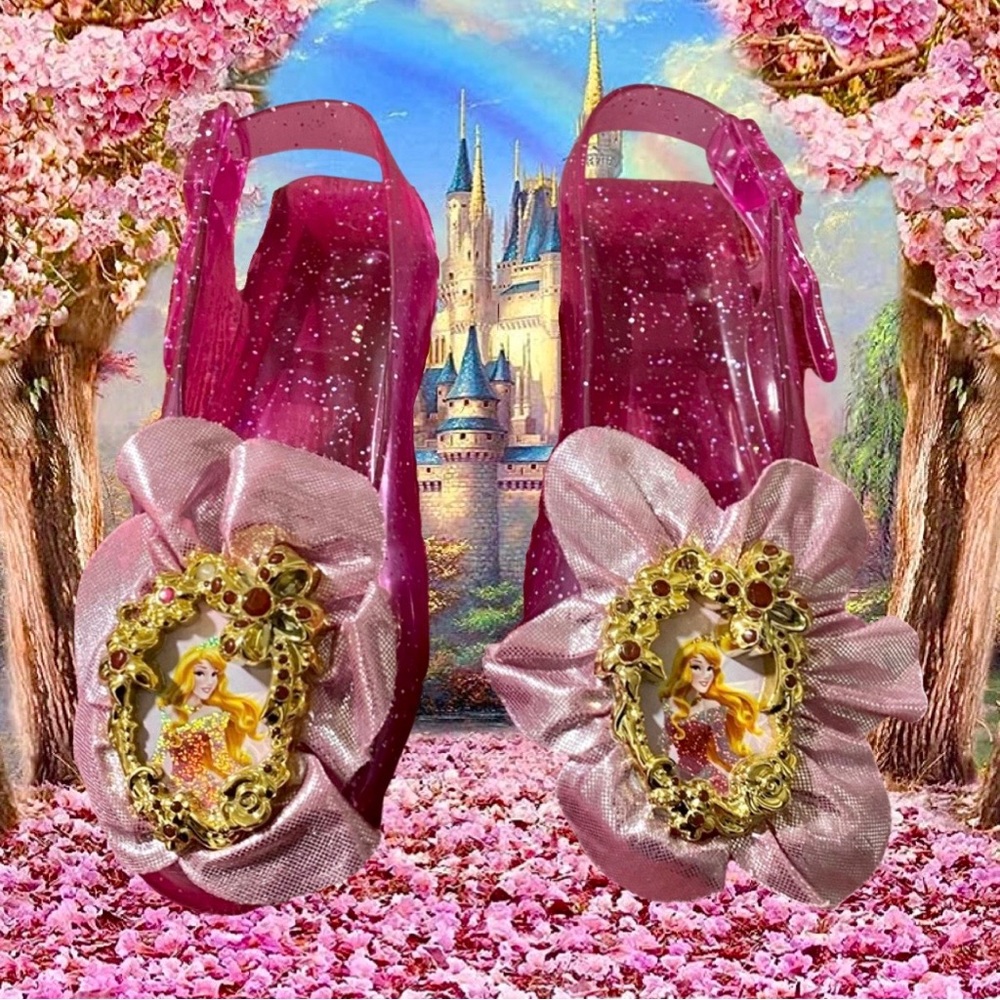 Disney Licensed Adjustable Sleeping Beauty Shoes Size 11/12